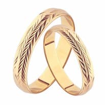 Парные свадебные кольца из классического золота 585 пробы шириной 4 мм с алмазными гранями